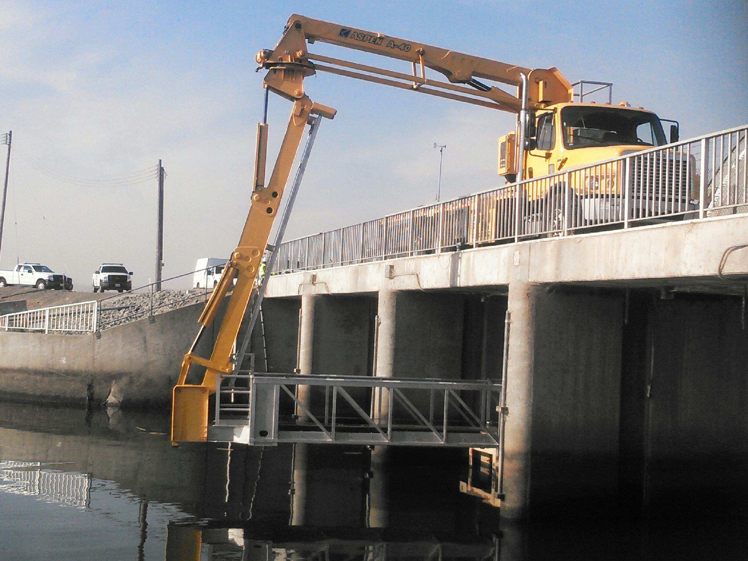 Under Bridge Platforms | Specialized Crane Services | Crane Equipment