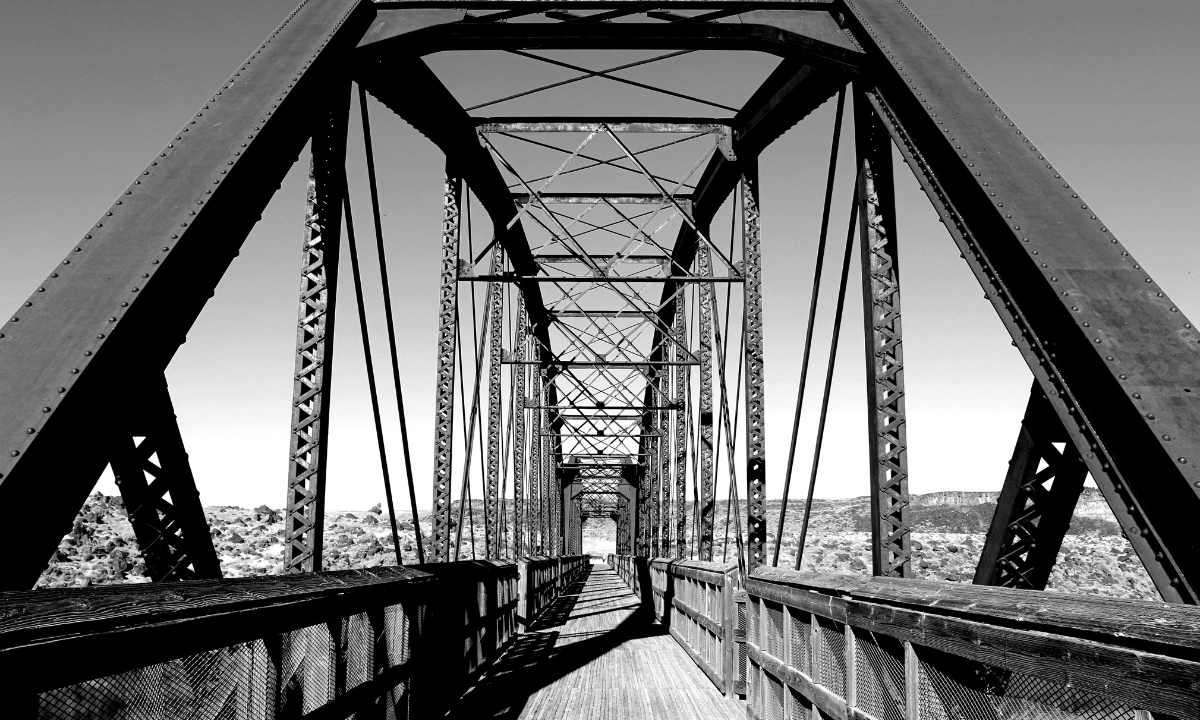 a large metal bridge